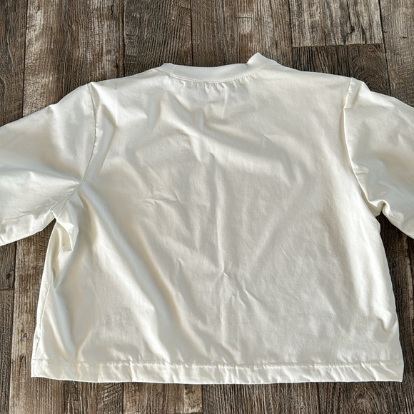 🌟Nike 🌟Beautiful Beige 🌟Workout Top, Small - Picture 3 of 11